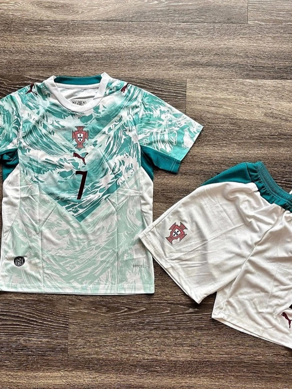 Puma Portugal Cristiano Ronaldo #7 Soccer Set White & Green Kids Size Large